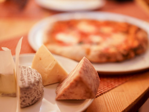 【信州産】やぎさんのミルクで作るチーズ（ラブリーナ（セミハードタイプ））