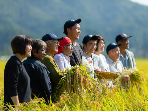コウノトリ舞いおりるコシヒカリ　特別栽培米　六方銀米　玄米　10kg（5ｋｇ×2）