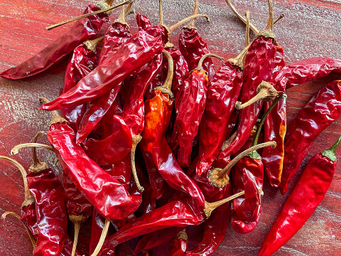 【自然栽培白菜×激辛唐辛子】おうちで手作りキムチセット 産地直送 栽培期間中農薬不使用 掘りたての白菜をお届け 化学肥料不使用 白菜2玉(約2kg) 乾燥唐辛子 100g