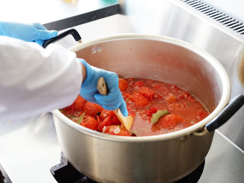 とまと農家自ら手作りしてます。とまと農家のピザソース　136g