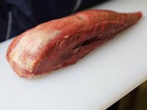 兵庫県産黒毛和牛（経産牛）「牛タン１頭分　700g/真空パック」