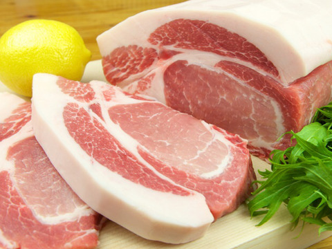 『ジューシー冷蔵商品！！』冷凍品よりお買い得価格！！ローストポークやステーキなどの色々な料理にブロック肉！　
ロース　（900g）※冷蔵品※