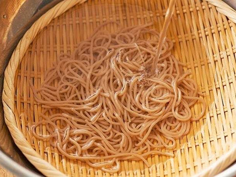 【ｸﾞﾙﾃﾝﾌﾘｰ】琥珀米麺（玄米でミネラル食物繊維たっぷりの玄米麺）小麦粉の麺が食べられない人にもおすすめ!!温かくても冷たくても美味しい玄米麺。アレルギーのある方もおすすめ。