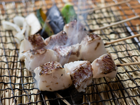 【新商品】海鮮BBQ片手で食べられる！タイコロ串！