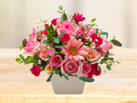 【そのまま飾れる】バラと季節の花のアレンジメント｜農家直送・国産バラ使用