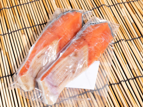 【漁師伝統製法】新巻鮭の切り身（４切れ）