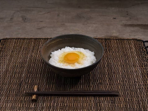 【北海道平飼い自然卵】純国産鶏「もみじ」２０個（１０個パックが２つ）割れ保証卵２個含む