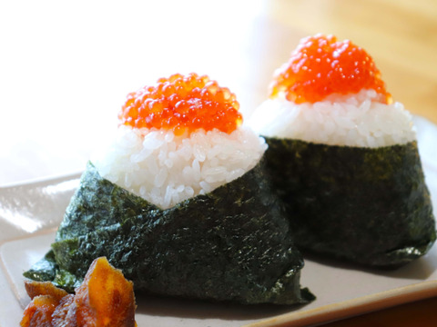 サーモントラウト筋子 塩漬け 150g ×４パックと サーモン兜 とハラスの燻製 4 パック 詰め合わせ