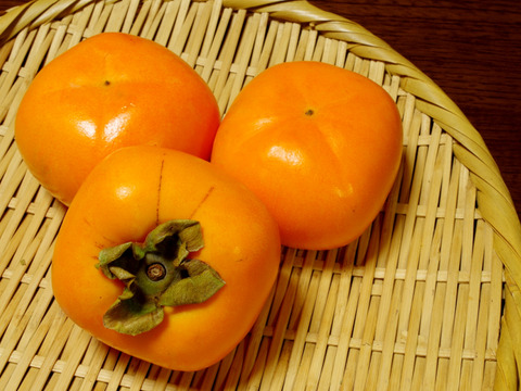 希少！【群馬県みどり市産】平核無柿（ひらたねなし）樹上脱渋　ご家庭用　約９KG