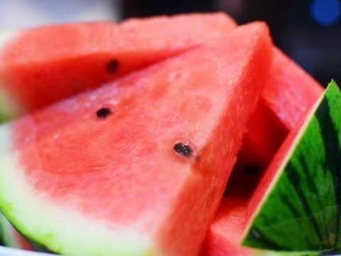 追加投稿！残り15玉！即終了！2025年150玉限定の自根栽培の激レアスイカ！シャリ！とした食感と水々しさ、汗と涙のロマンが詰まった希少価値のある金時の大玉スイカ（8kg）