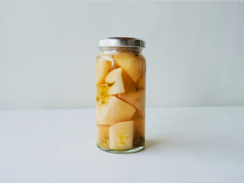 自家畑ハーブ入り「あやめかぶのピクルス」