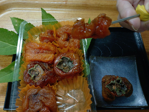 完熟した柿で作りました干し柿