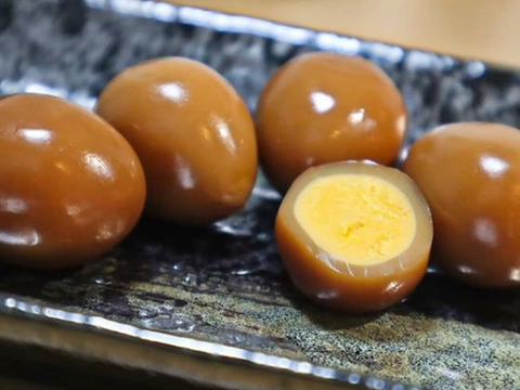 深みのある味です!うずらの燻製玉子5個入り5セット+うずらの生卵20個