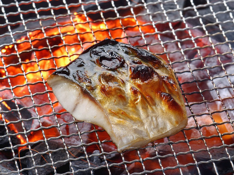 特大❗️大トロサバ‼️冬の特大サバ❗️脂の乗った美味しいサバです⭐️青森県津軽海峡産　1匹約45cm〜55cm　余ればサービスで数匹追加で同梱致します⭐️