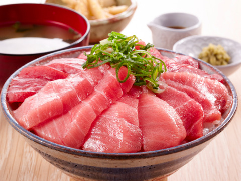 【お歳暮限定】大間まぐろ中トロ200ｇ・赤身200ｇ・塩ウニ1本