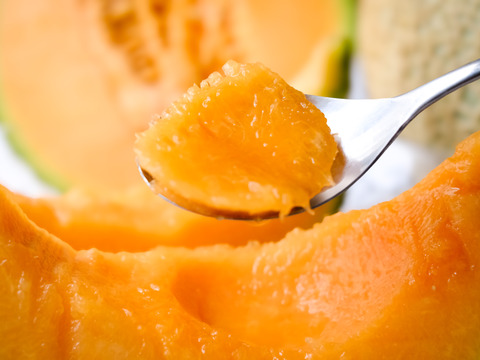 1玉 LLサイズ（1.5kg以上）沖縄産アールスメロン（赤肉）