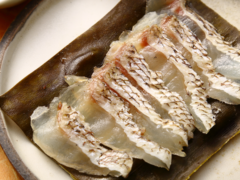 【父の日ギフト】脂乗り抜群の鯛！刺身や漬け丼で味わい尽くす♪＜３枚おろし・皮なし＞