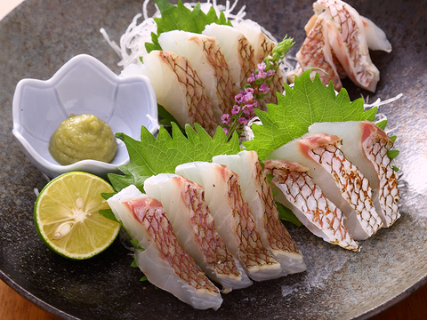 皮まで美味い！肉厚で濃厚な鯛の味を、口いっぱいに感じませんか♪＜３枚おろし・皮あり＞