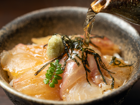 【冬ギフト】何度もリピートされている大満足の肉厚たっぷり鯛！〈３枚おろし・皮なし〉