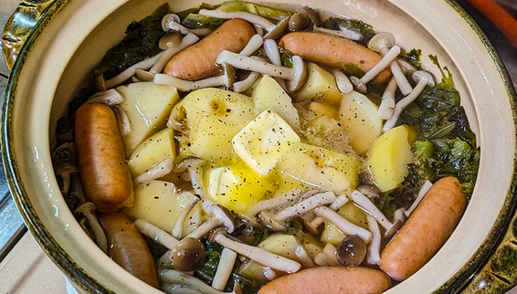 【野菜ソムリエのレシピ】リーフレタスの塩バター鍋
