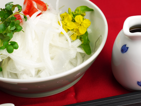 長崎県諫早市長田産 葉付き甘玉ねぎ（葉約15cm）
葉まで食べられるよう農薬使用を抑えて栽培
Mサイズ 10個 約1.5kg