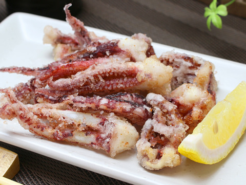 明日20日18時で終了します🙇大漁記念！【生スルメイカ】バラサイズ1箱２.４㎏入