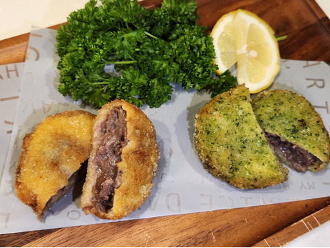 薬師牛メンチカツ4個(ハーブ入り、キノコ入り各2個ずつ)　(抗生物質不使用牛肉)