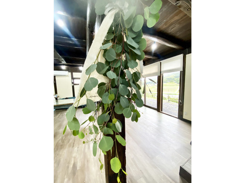 ポポラスのスワッグ(ケープ付き）「丸い葉が可愛らしいユーカリ・ポポラスのスワッグ。爽やかな香りと、落ち着いたグリーンでお部屋に癒しをプラスしてくれます