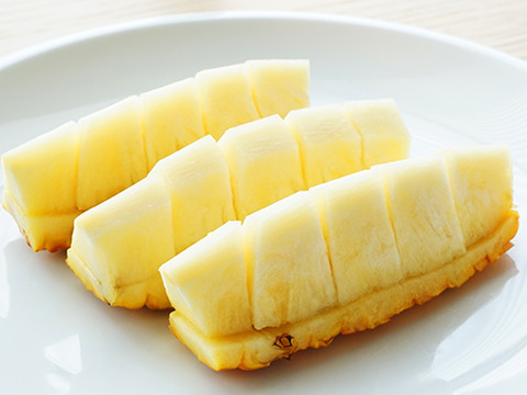 《極上パイナップル》石垣島産スナックパイン　3玉入り(2,5kg)