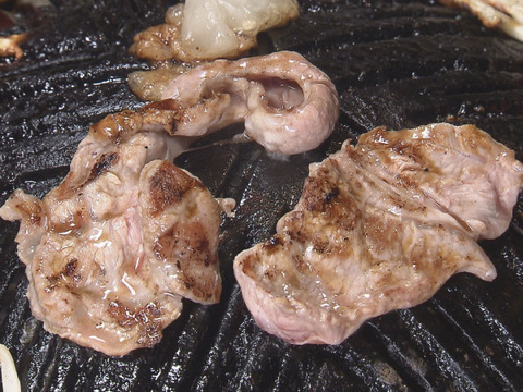 生産者が食べている北海道産羊肉 ４５０ｇ　流通量１％以下。　（100ｇ前後のブロックの真空パック）