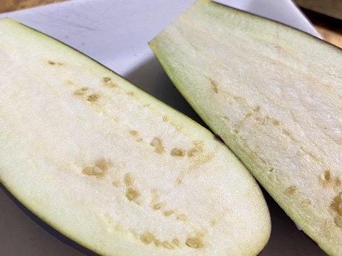 【自然栽培🍀真黒(しんくろ)なす１kg(10本前後)】自家採種10年以上・皮が薄く瑞々しい・煮/焼き/揚げ/汁物/漬物、何でも美味しい！