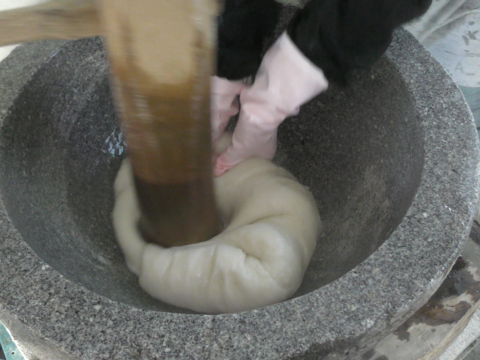 【冬ギフト】【年末~お正月/予約用】お餅ってこんなにトロ甘！『本格杵つき餅』１２個入×３袋(2,700g)