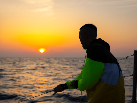 【初鰹】静岡県遠州灘産　カツオ極藁燻し２節【外は燻製、中はレア】