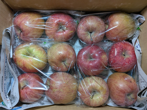 完熟柿とリンゴ