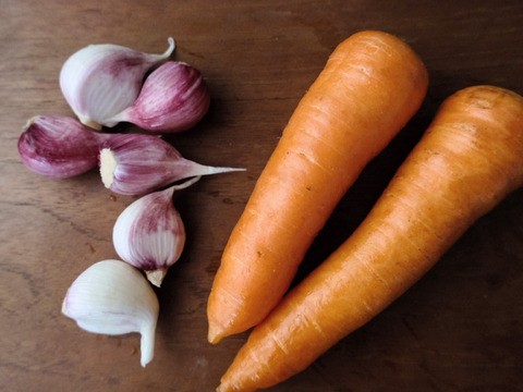 宮崎県綾町産 訳アリ有機人参と
今が旬！綾町産有機ニンニク＆にんにくの芽）の期間限定セット