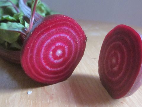 【2025年エコファーマー取得】瀬戸内よりお届け！愛媛県産ビーツ（デトロイトダークレッド）３㎏【約15~20個・サイズ混合・ご家庭用】葉っぱもお届けします！