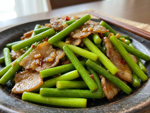 ✨希少！国産ニンニクの芽　約300g✨採れたて直送｜やわらかく甘い春のごちそう🥬農薬・化成肥料不使用✨