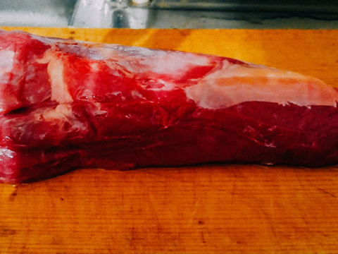 ヒレ_【自然なおいしさを、直送で】放牧で育ったジャージー赤身の生肉_1.1kg