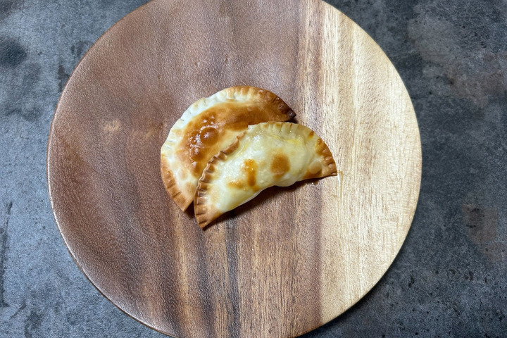 トースターで作る、餃子の皮のアップルパイ