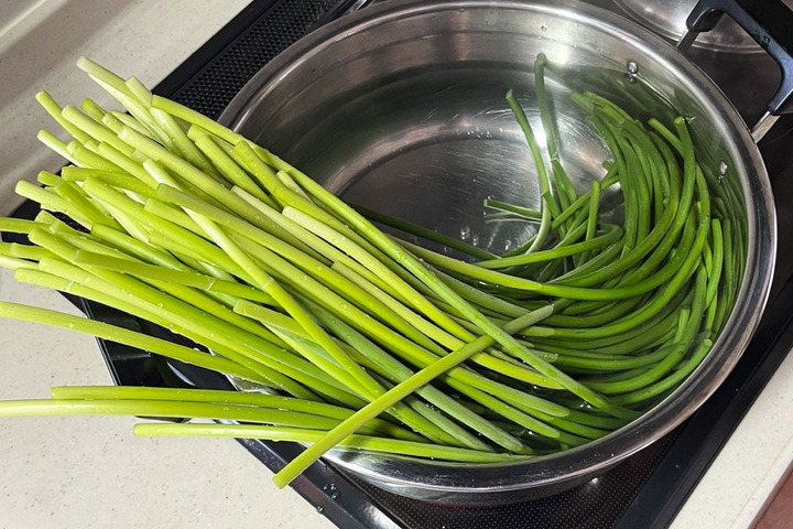 ニンニクの芽の下茹で