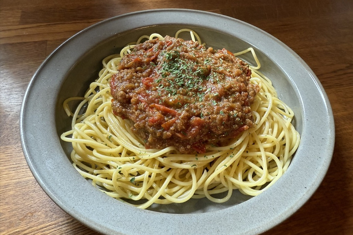 とりそぼろを使ったミートソーススパゲッティ