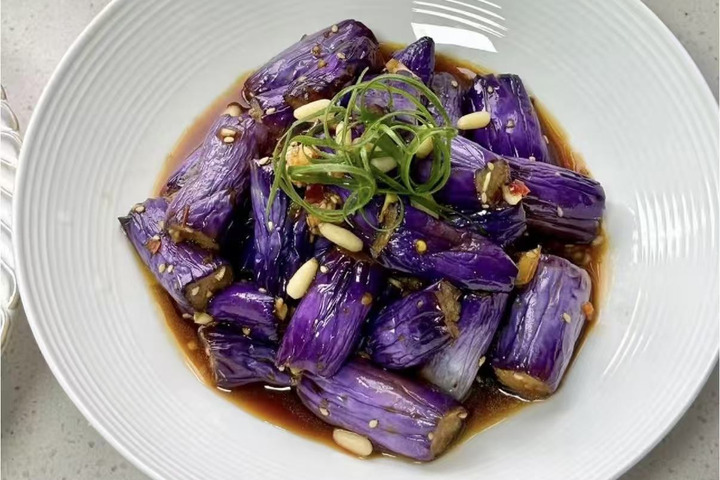 🍆 ①とろける極上の口溶け！『杭茄（長なす）の特製 Garlic & 醤油蒸し』