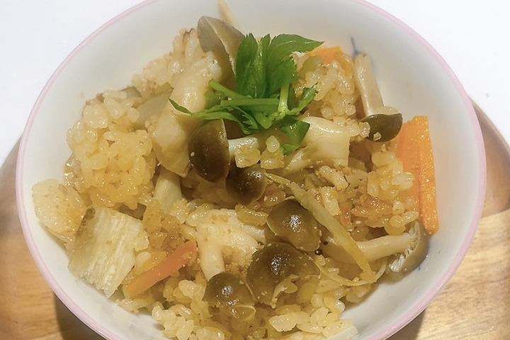 とりそぼろとしめじの炊き込みご飯
