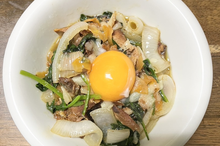 【春の絶品】とろ玉のせサバ缶と新玉ねぎの甘辛炒め