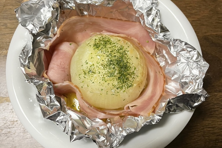 【新玉ねぎのジュワッと丸ごとホイル焼き】
