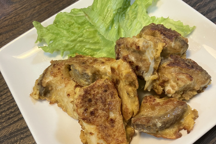 とりそぼろ入りエリンギと椎茸のピカタ