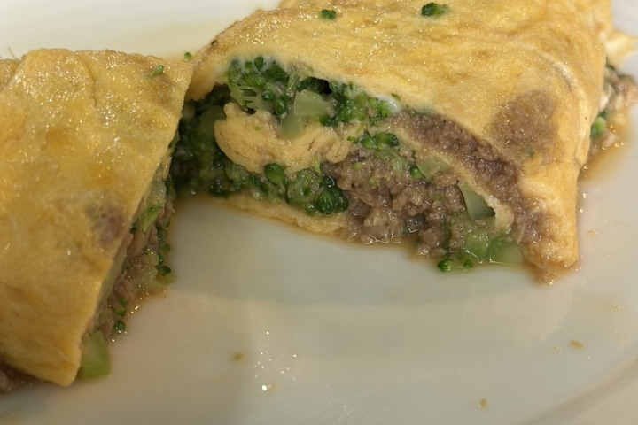 とりそぼろとブロッコリーの満点たまご焼き