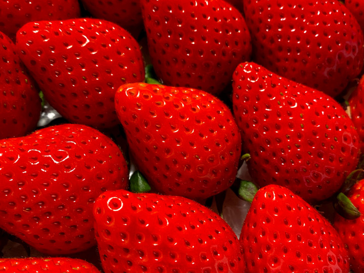 愛情たっぷりの新鮮いちご