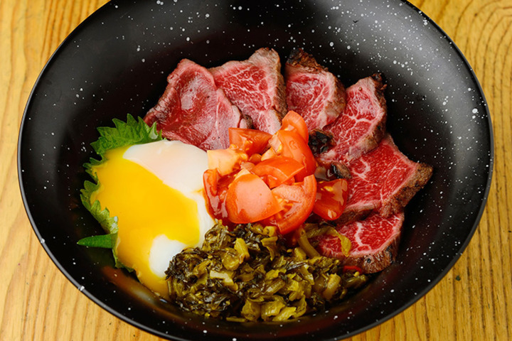 絶品！ボリューム満点！馬肉の火の国タタキ丼