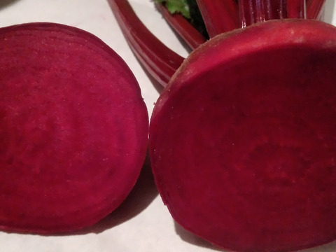 徳島県産　採れたて新鮮 ビーツ1300ｇ（５個～７個）